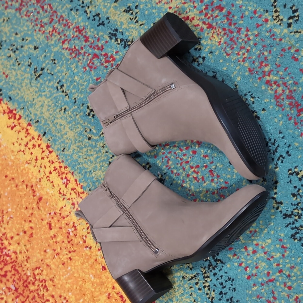 Ecco Boots - Picture 4 of 9